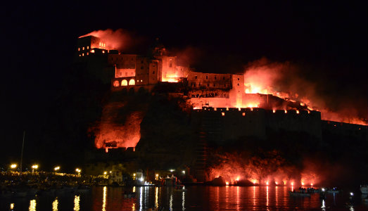 A Ischia, La 85ma edizione della Festa a mare ricorda la poesia di Totò e Pinocchio